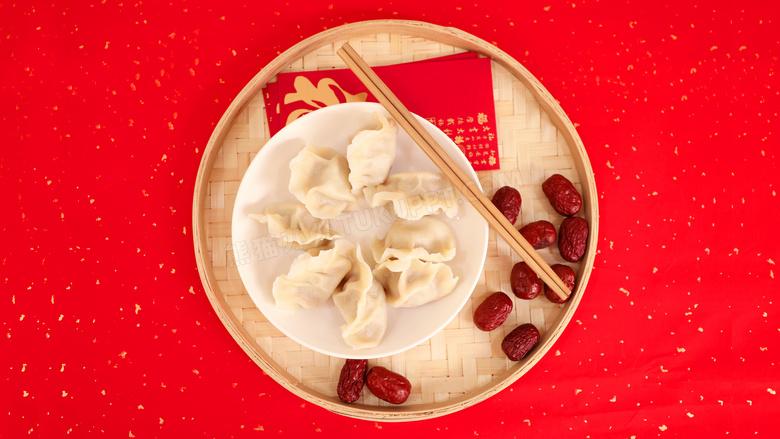 《红楼梦》年节习俗揭秘：为何饺子缺席过年盛宴？